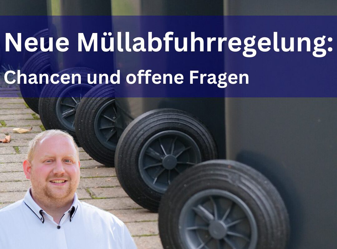 Verschiedene Mülltonnen stehen dicht gedrängt. Die Überschrift 'Neue Müllabfuhrregelung - Chancen und offene Fragen' weist auf eine Veränderung in der Abfallentsorgung hin.